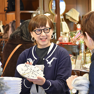 【私の部屋リビングで働く人たち】<br>1992年入社　私の部屋 商品チーム　なすさん