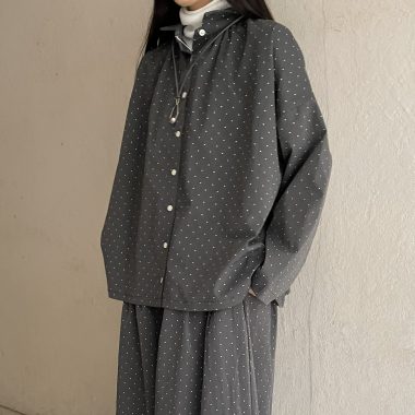 【まだ続く冬にこそ、着たくなる。 – 色柄たのしむアクセントウエア】